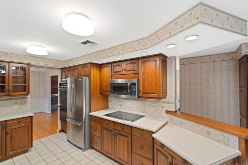 50 Deepwood Dr, Wapping, CT 06074-2907