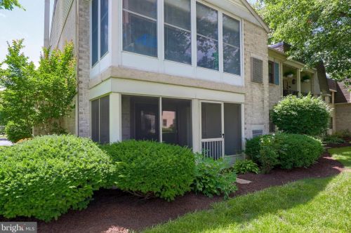 97 Valleybrook Dr, Lancaster PA  17601-4612 exterior