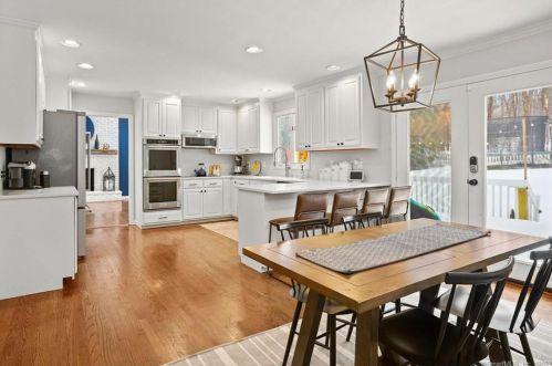 54 Misty Ln, Upper Stepney CT  06468-3215 exterior