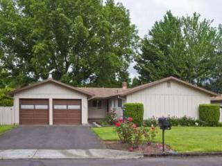 15469 Morning Glory Ct, Portland, OR 97267-3459