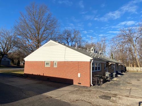 530 Woodland Dr, Bull Valley, IL 60014-5279