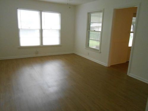 6812 Van Natta Ln, Fort Worth, TX 76112-5628