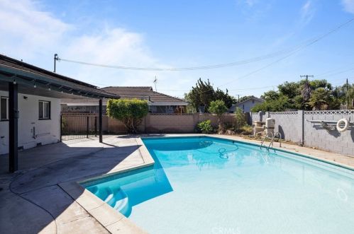 9241 Thistle Rd, Anaheim CA  92804-2327 exterior