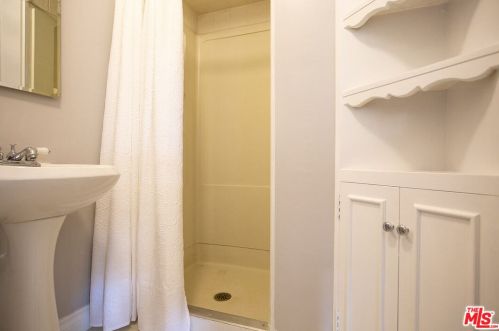 1463 Beaudry Blvd, Glendale CA  91208-1707 exterior