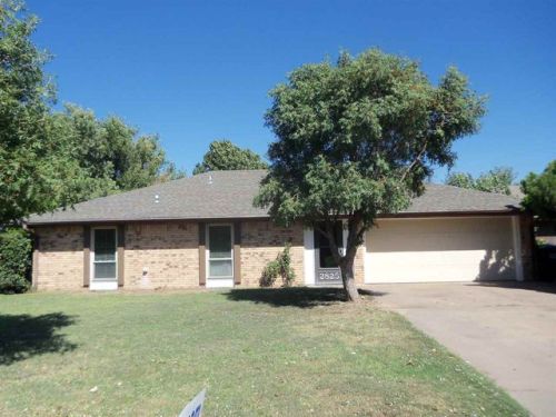 2825 Franklin Dr, Enid, OK 73703-1333