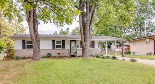 703 Riderwood Dr, Hazelwood, MO 63042-3327