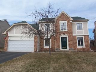 956 Manchester St, Trout Valley, IL 60013-1925