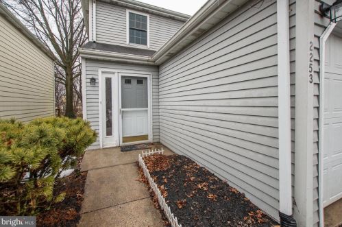 2253 Concord Cir, Harrisburg, PA 17110-9230