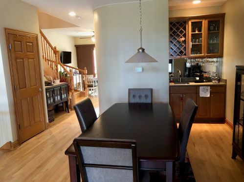 105 Prospect Ave, Mount Prospect, IL 60056-3272