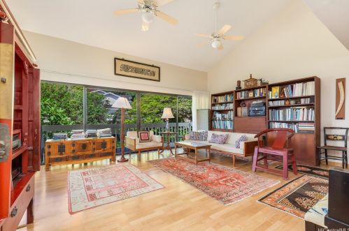 1627 Kalaniuka Way, Honolulu, HI 96821-1209