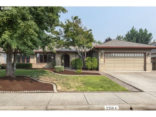 2318 Stonebrook Dr, Medford OR  97504-5173 exterior