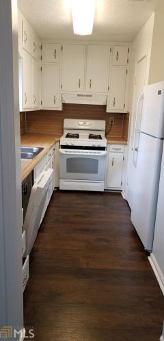 2621 Country Trce, Conyers GA  30013-2174 exterior