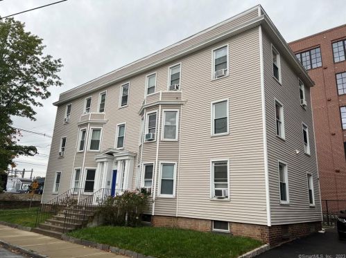 1 Rowan St, Norwalk CT  06855-1989 exterior