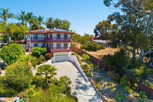 494 Ocean View Dr, Vista, CA 92084-6116