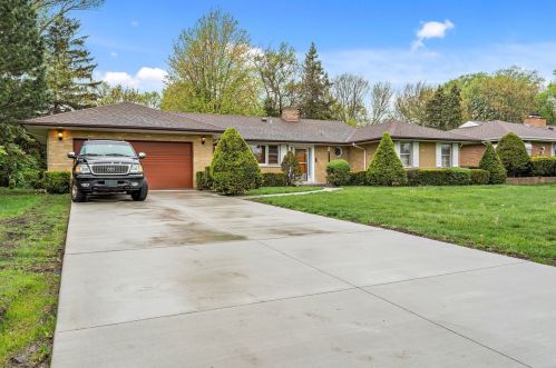 6820 Lincolnwood Dr, Chicago, IL 60712-2425
