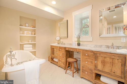 213 Avondale Cir, Severna Park MD  21146-4403 exterior