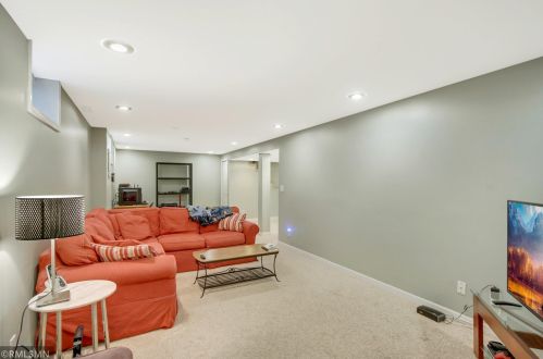 2025 Bluestone Ln, Saint Paul MN  55122-2830 exterior