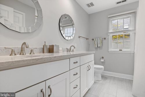 3 Kings Ln, Tavistock NJ 08033-1230 exterior