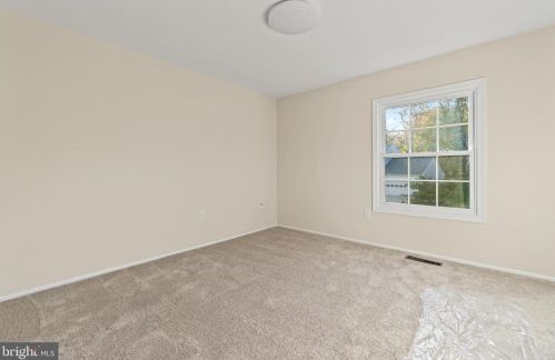 5835 Oakland Park Dr, Springfield VA  22015-2438 exterior