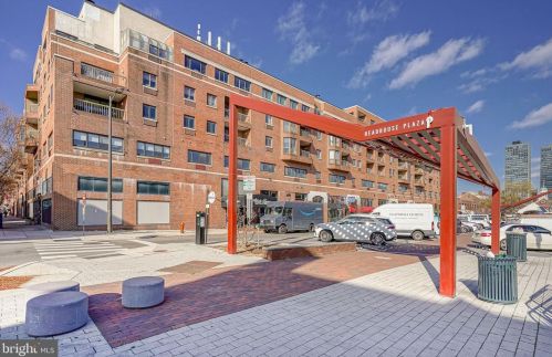 200 Lombard St, Philadelphia PA  19147-1605 exterior