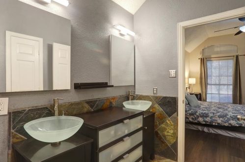 3141 Riverside Dr, Carrollton TX 75007-3732 exterior