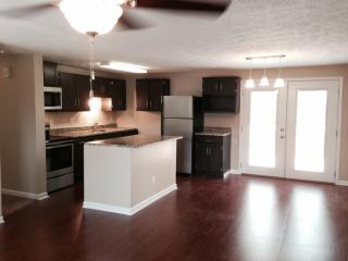 8832 Depot Dr, Indianapolis IN  46217-5206 exterior