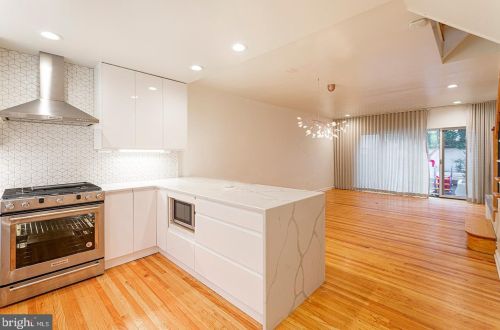 1713 Lombard St, Philadelphia, PA 19146-1518