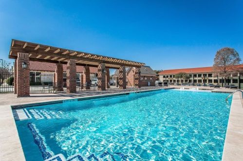 101 Decker Dr, Irving TX  75062 exterior