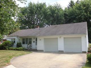 1055 Concord St, Massillon, OH 44646-2239