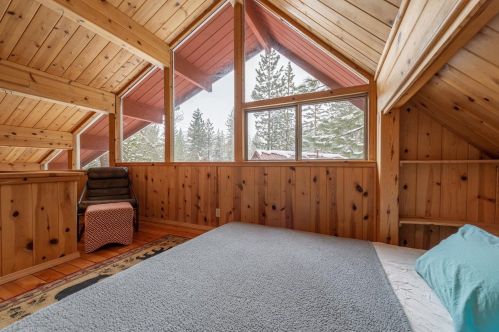 13584 Moraine Rd, Truckee CA  96161-3837 exterior