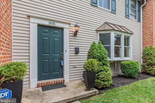 505 College St, Carlisle, PA 17013-3712