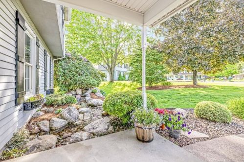 129 Country View Dr, Wapping, CT 06074-2272