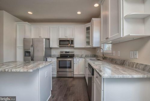 2 Woodlawn Ter, Fredericksburg, VA 22405-3362