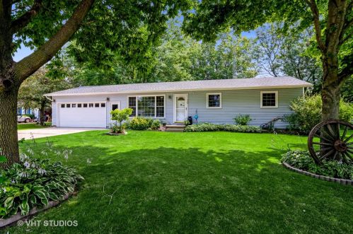 130 Park Ct, Hinckley, IL 60520-9491
