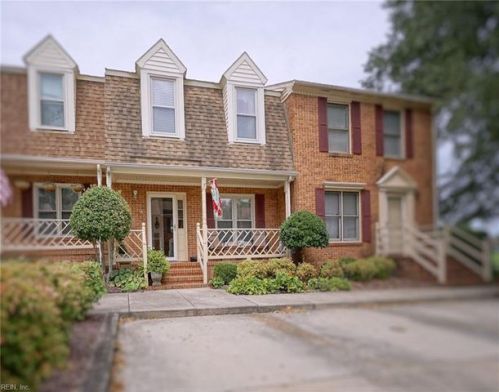 4 Riverview Ct, Suffolk, VA 23434-4454