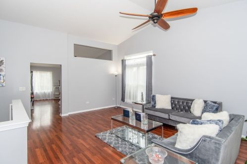 10 Picnic Ct, Lemont IL 60490-6542 exterior