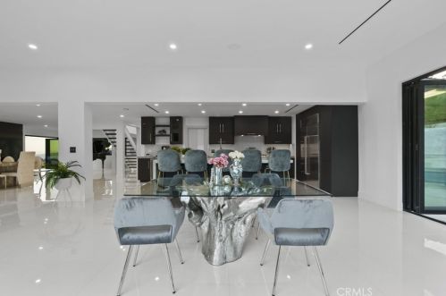 2434 Delisle Ct, Glendale CA  91208-2210 exterior