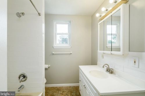 28 Wynnewood Ave, Camden NJ  08108-2716 exterior