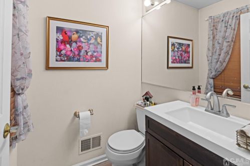 32 Coriander Dr, Princeton NJ  08540-9425 exterior