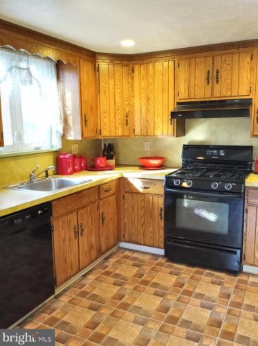 1445 Stuyvesant Ave, Trenton NJ 08618-4104 exterior