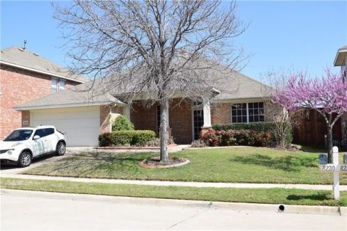 8220 Lauren Way, Fort Worth, TX 76148-1124