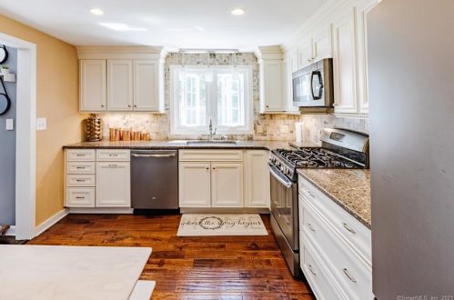 201 Fairlawn Dr, Torrington CT  06790-5809 exterior
