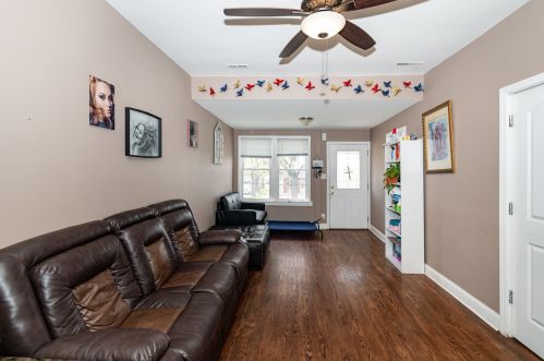 10655 Mackinaw Ave, Chicago, IL 60617-6504