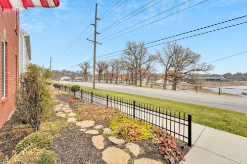 901 Lake St, Crown Point, IN 46307-7586