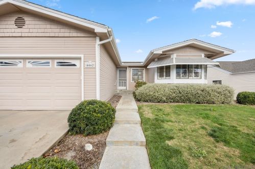 4462 Sapphire Ln, Oceanside, CA 92056-4864