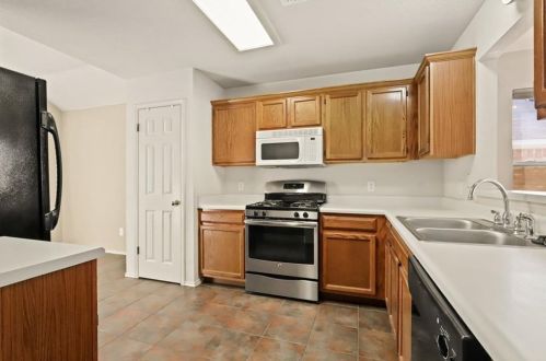 9408 Bernoulli Dr, Austin TX  78748-5044 exterior