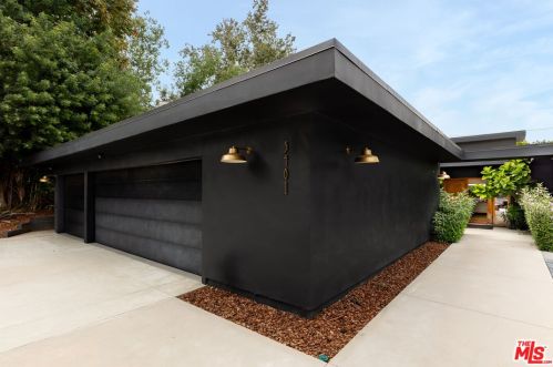 5401 Ostrom Ave, Van Nuys, CA 91316-2633