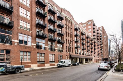 360 Illinois St, Chicago IL  60654-3658 exterior