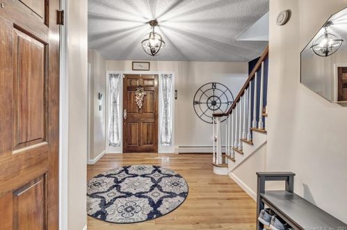 24 Morgan Dr, Wallingford CT  06492-2641 exterior