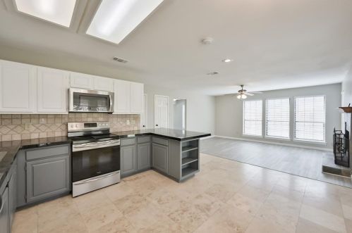 1521 Stratford Dr, Midlothian TX  76063-3357 exterior